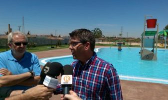 El President de la Diputació presentant les obres